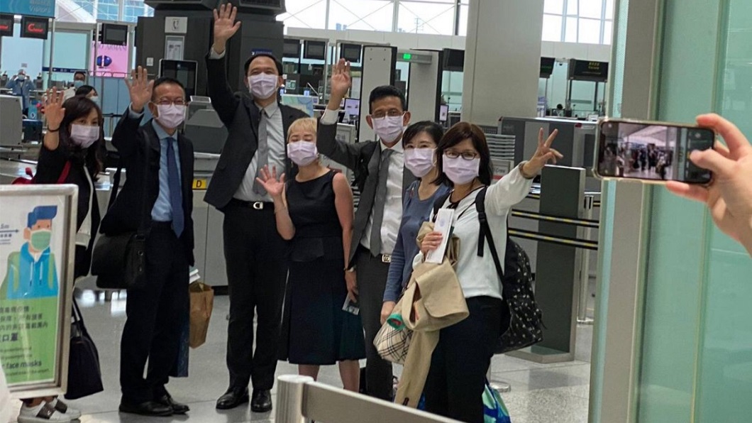 駐港官員被迫撤離　蔡英文：各位是挺著胸膛回來