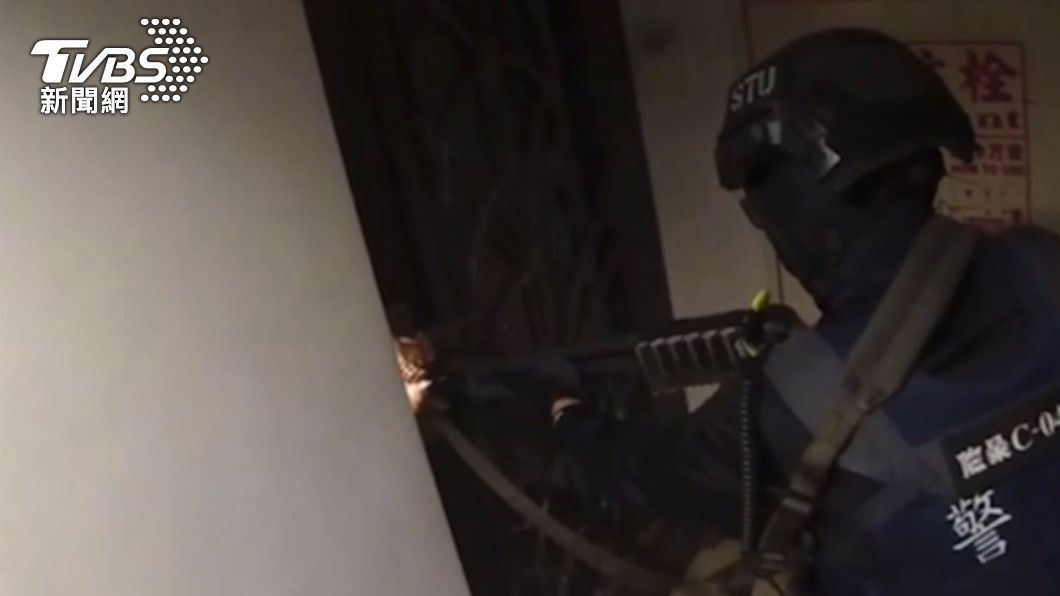 誆帳戶涉洗錢需監管!假公安騙大陸人 見警上門狂砸硬碟