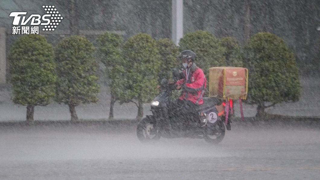 鋒面挾西南風水氣籠罩西半部 11縣市豪大雨