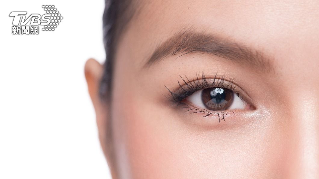 4分鐘眼球操,減緩眼睛過度疲勞所產生的不適感。(示意圖/shutterstock達志影像)