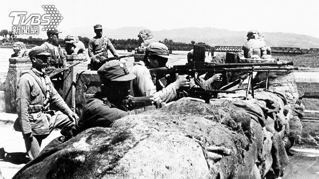 為防止日軍藉由挑釁開啟戰端,國軍部隊在盧溝橋上部署防禦工事。(圖/達志影像美聯社)