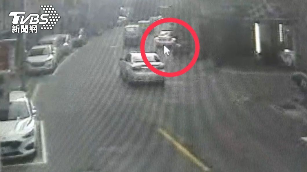 駕駛停車後直到晚間才被發現死亡。（圖／TVBS）