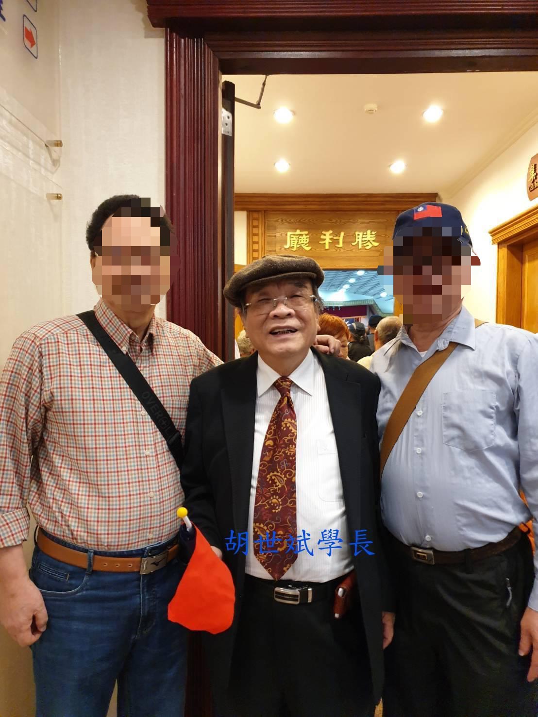 八百壯士義務律師胡世斌。(圖/八百壯士捍衛權益Facebook)