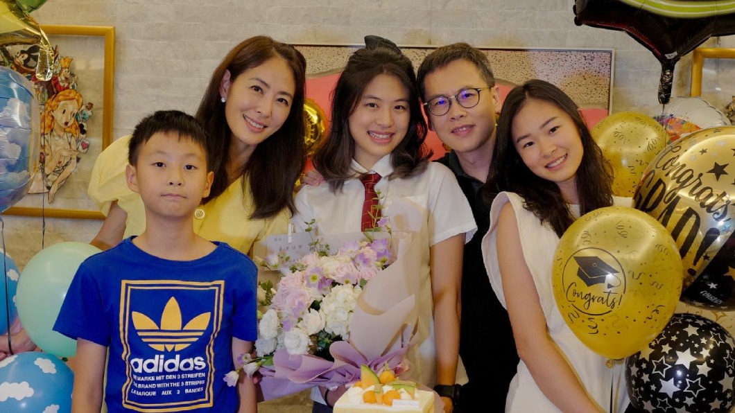 賈永婕笑稱在家地位超低。(圖/翻攝自賈永婕臉書)