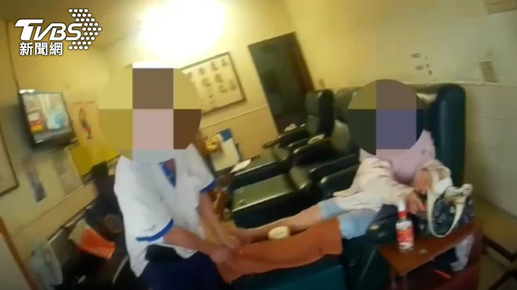 業者見警方上門辯稱,老婦是阿嬤,不是客人。(圖/TVBS)