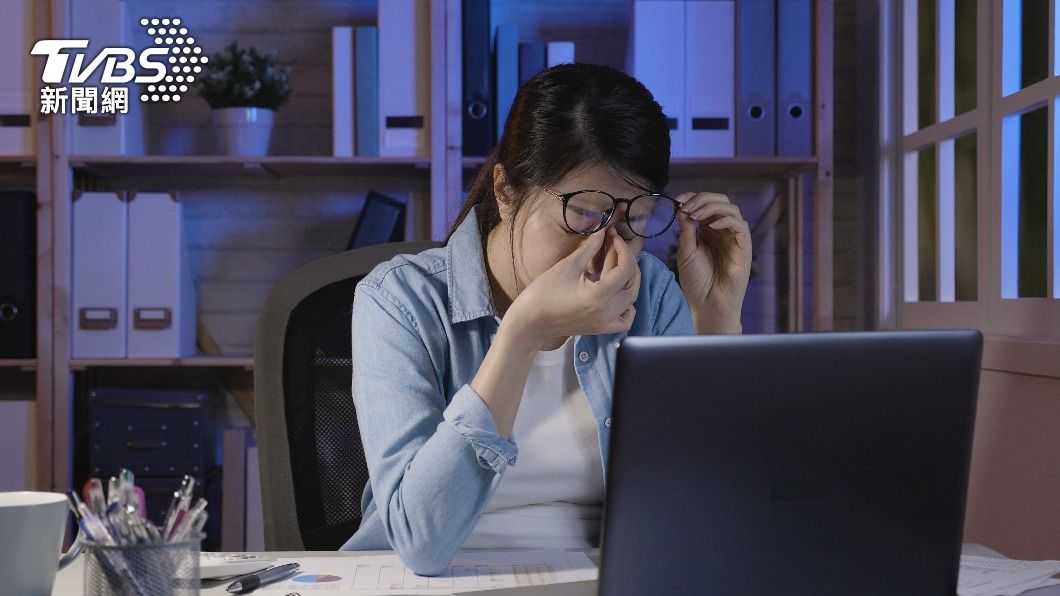 婦女熬夜易讓肛門疼痛狀況更嚴重。(示意圖/shutterstock達志影像)