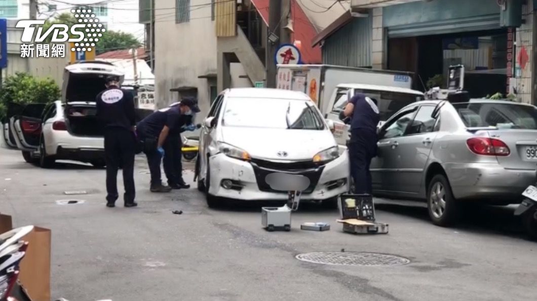 警方到場採證。(圖/TVBS)