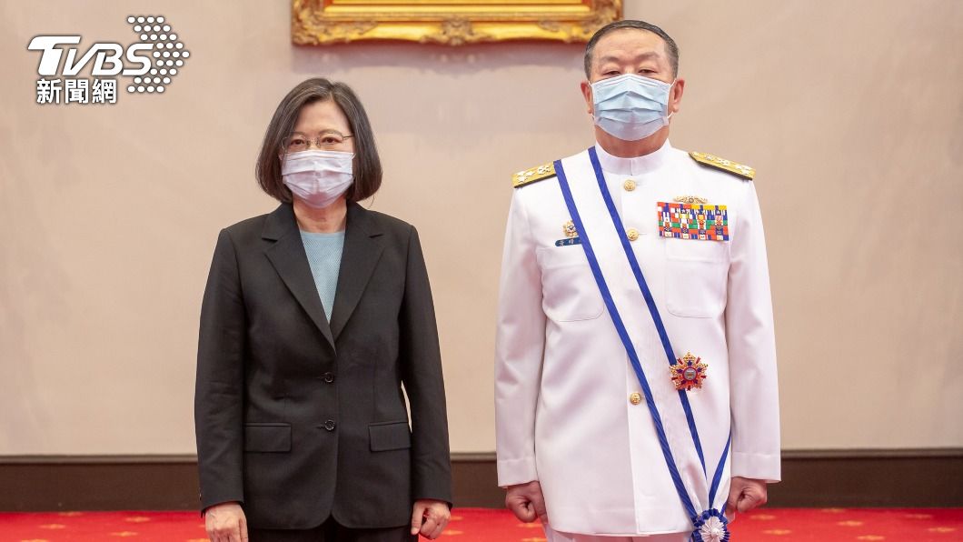 推國艦國造等改革 總統頒授黃曙光二等寶鼎勳章