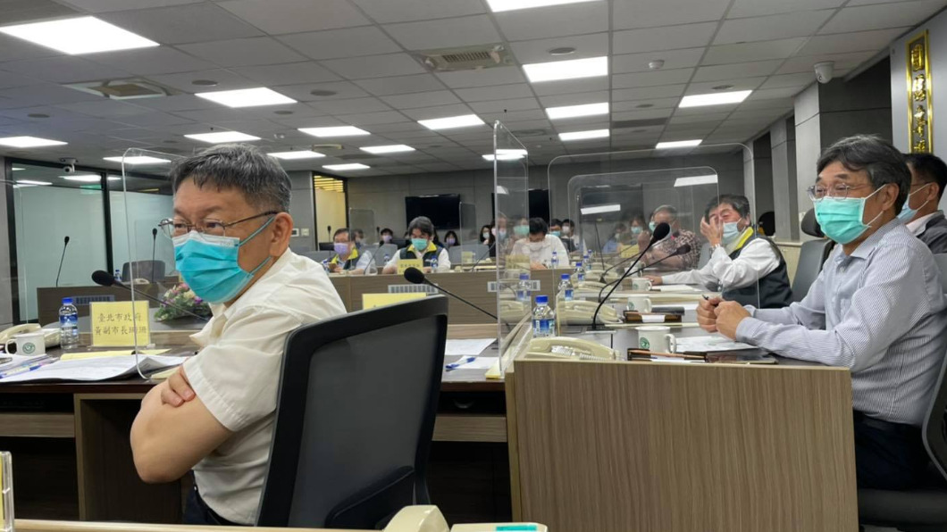「逆時中」創高峰現好感度下滑 好心肝、北農重創柯文哲