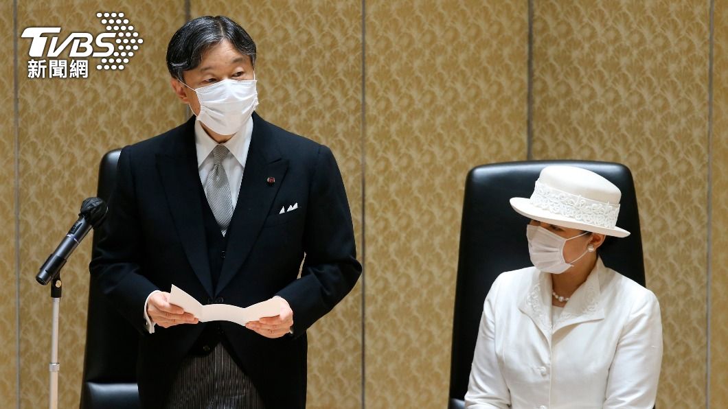 天皇在21日出席日本學士授獎儀式。(圖/達志影像美聯社)