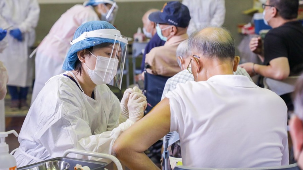 疫苗殘劑開放預約 「有的話通知我!」診所電話被打爆