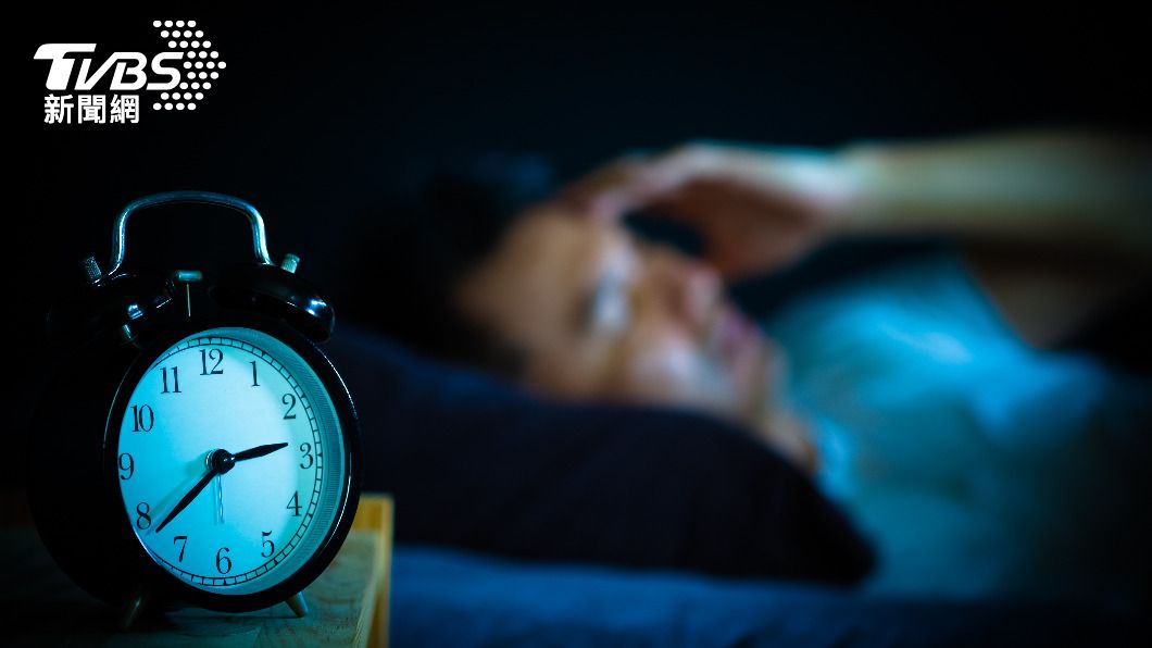 睡眠品質不佳也是導致虛胖的原因。(示意圖/Shutterstock達志影像)