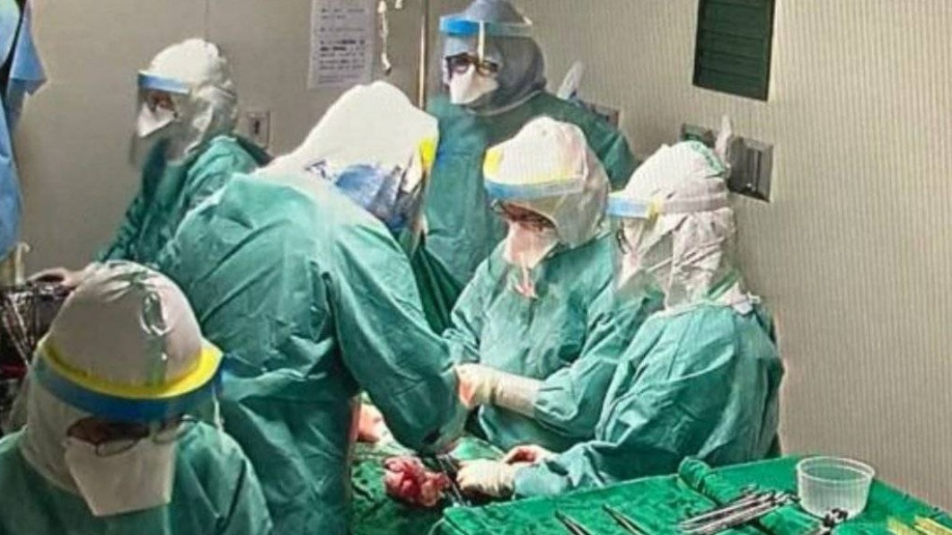 確診媽媽剖腹產子 男嬰未染疫、喝母乳獲抗體