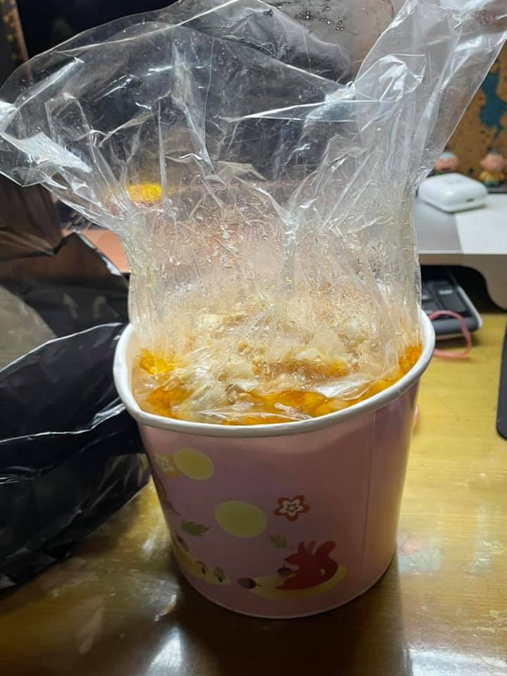 原PO氣憤表示，如果餐點被拿走是誰要負責。（圖／翻攝自爆怨2公社臉書）