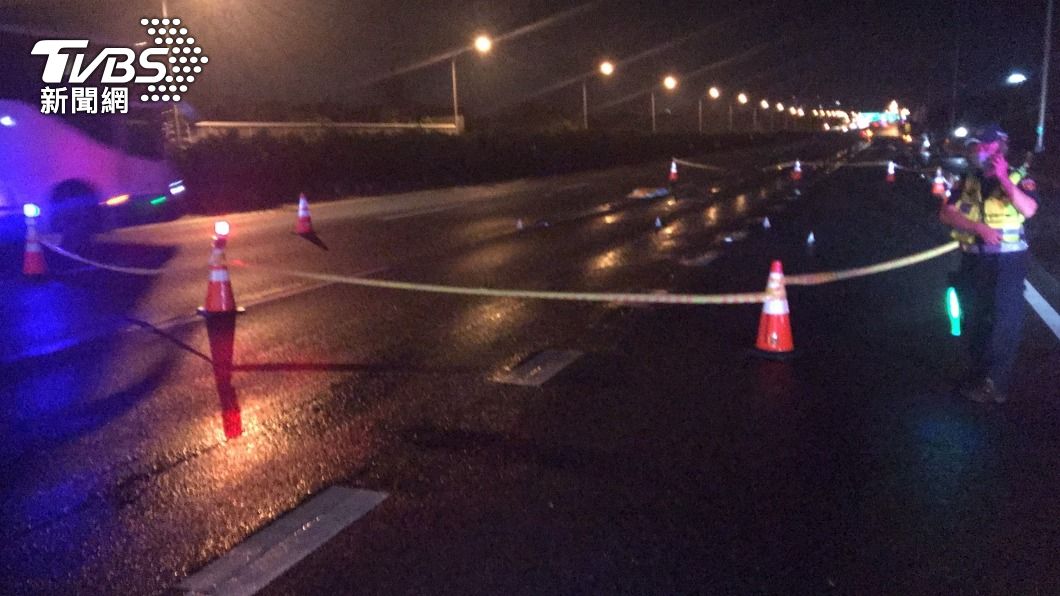 高雄男騎單車深夜逆闖國道遭撞 多車輾壓遺體