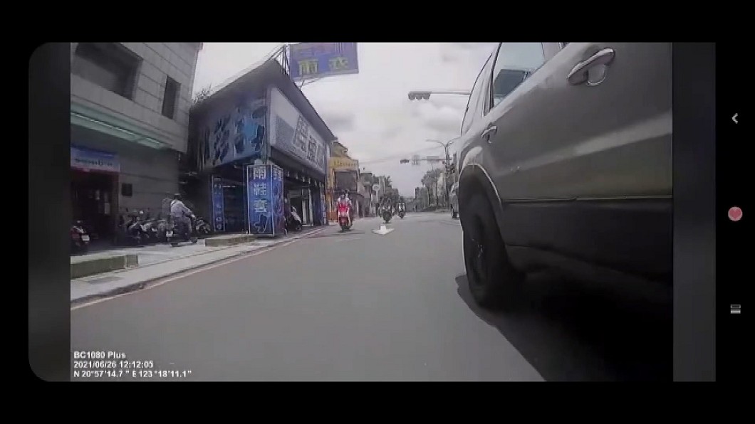 圖/翻攝自八卦2村行車紀錄器影片上傳中心