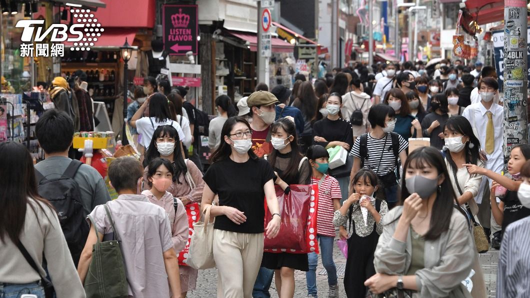 東京外出人潮增。（圖／達志影像 美聯社）