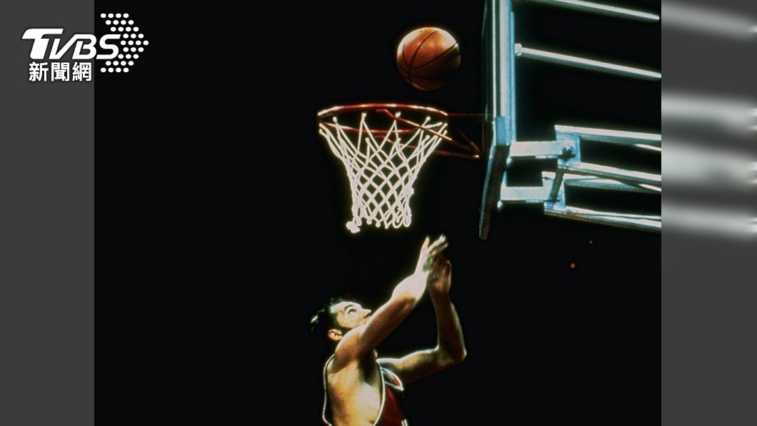 1972年慕尼黑奧運，前蘇聯男籃球員貝爾洛夫投進關鍵致勝球，終結美國霸權。（圖／達志影像美聯社）