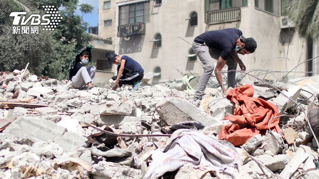 加薩地區的巴勒斯坦人仰賴外界提供協助重建家園。(圖/達志影像路透社)