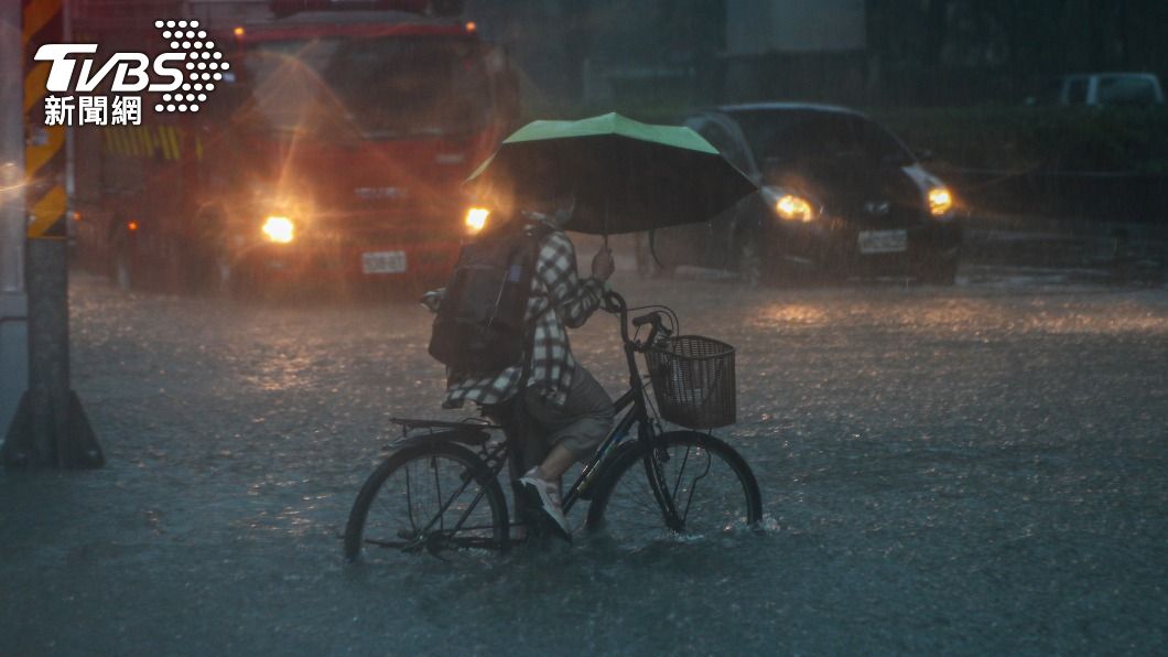 濕到月底!高雄累積雨量逾160毫米 3縣市防大雨夜襲