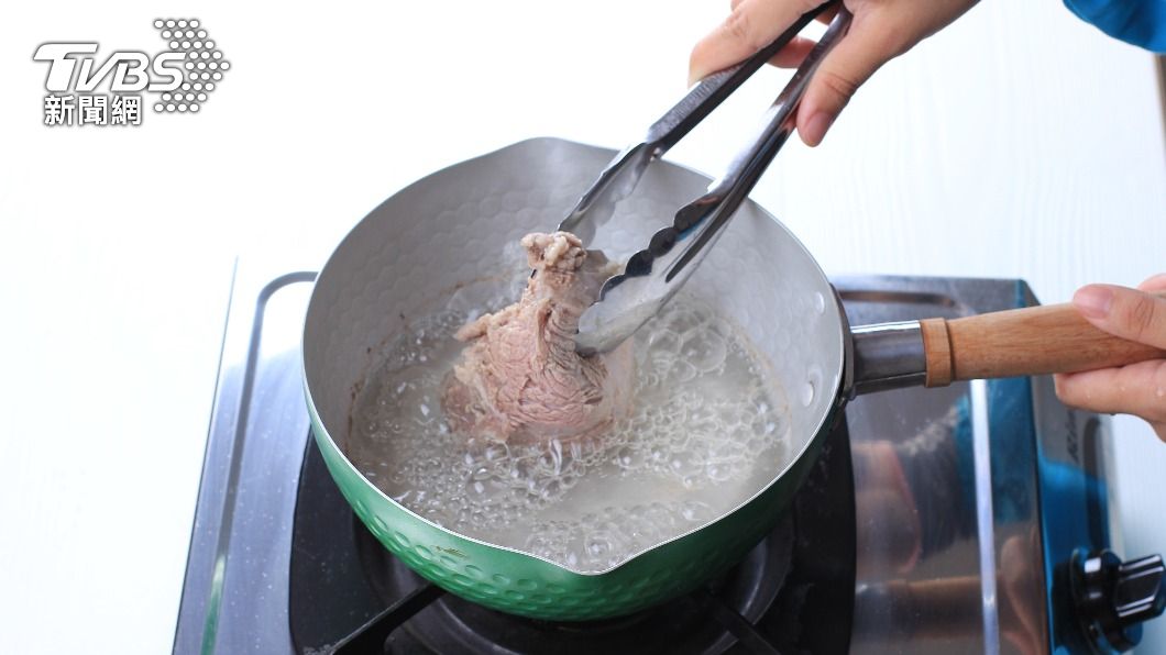 汆燙去腥肉味散失? 內行點出關鍵:一般肉洗過即可
