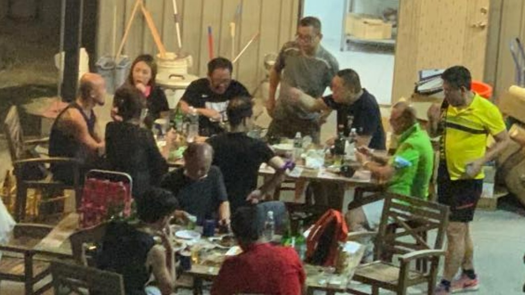 知法犯法!桃園火鍋店12人群聚開趴 網控警察來都沒事