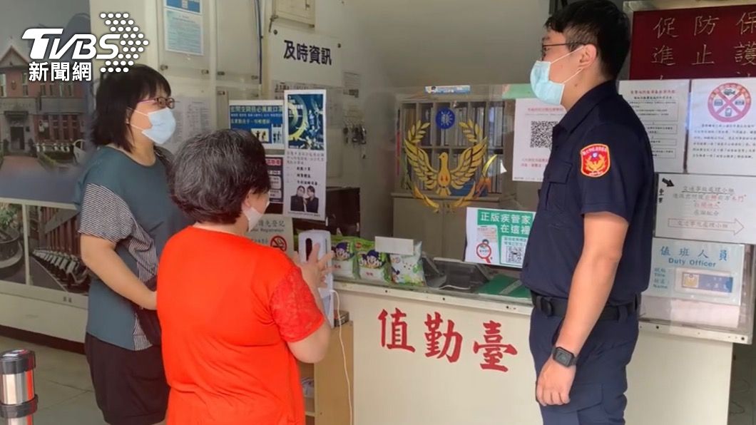 被害人與家屬到派出所表達謝意。(圖/TVBS)