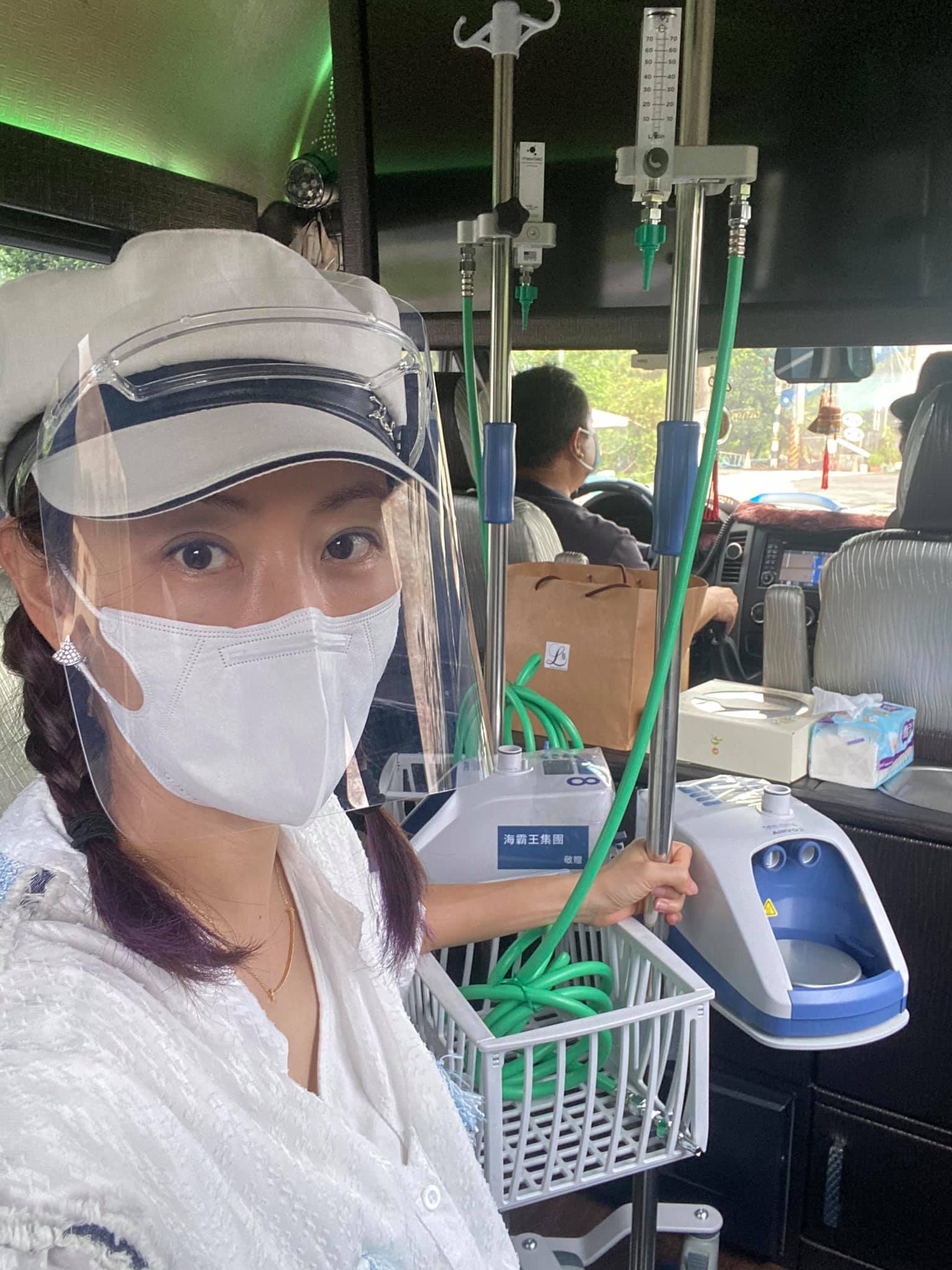賈永婕親送設備到屏東。(圖/翻攝自賈永婕的跑跳人生臉書)