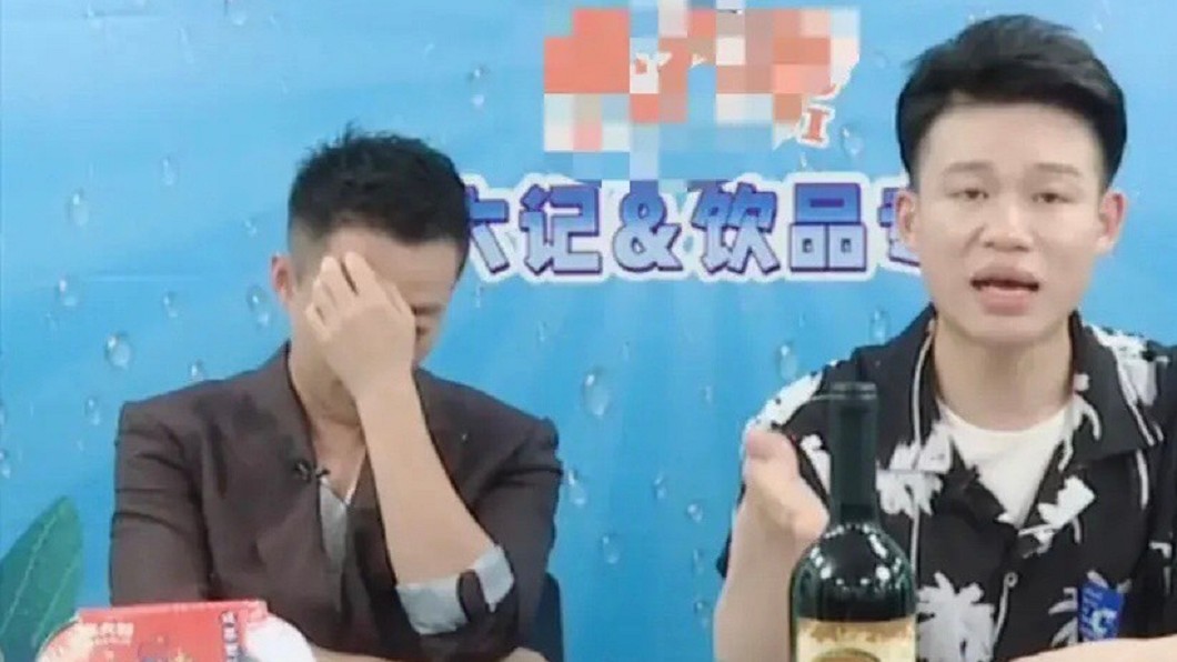 汪小菲直播帶貨。（圖／翻攝自微博）