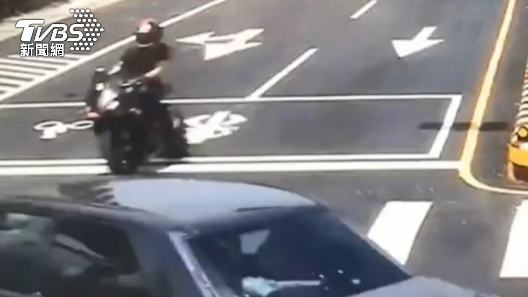 回軍營擦撞百萬車！紅牌騎士重傷　警列78肇事熱點加強取締