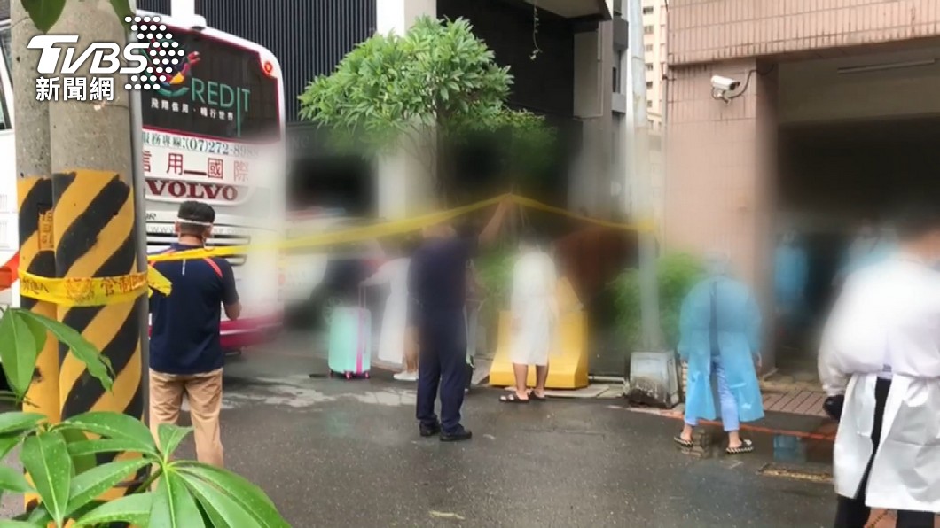 鳳山大樓146人PCR陰性 完成14天隔離回家了