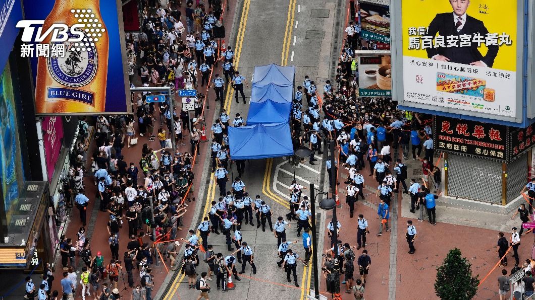快訊／上萬港警全城警戒　逾10人「行為不檢」遭逮
