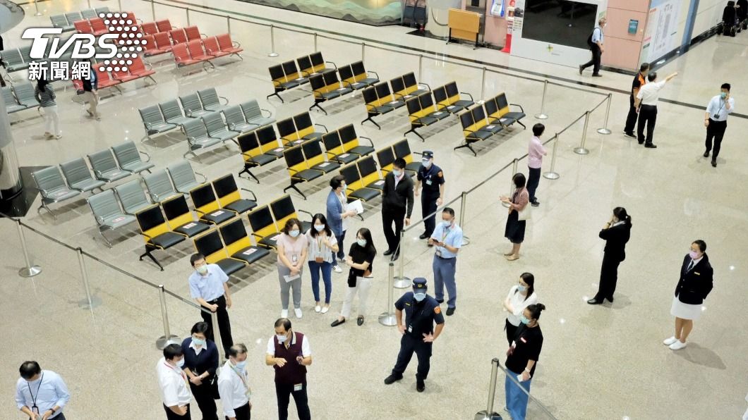 入境普篩、疫苗政策慢半拍 國民黨批:傲慢綠色執政