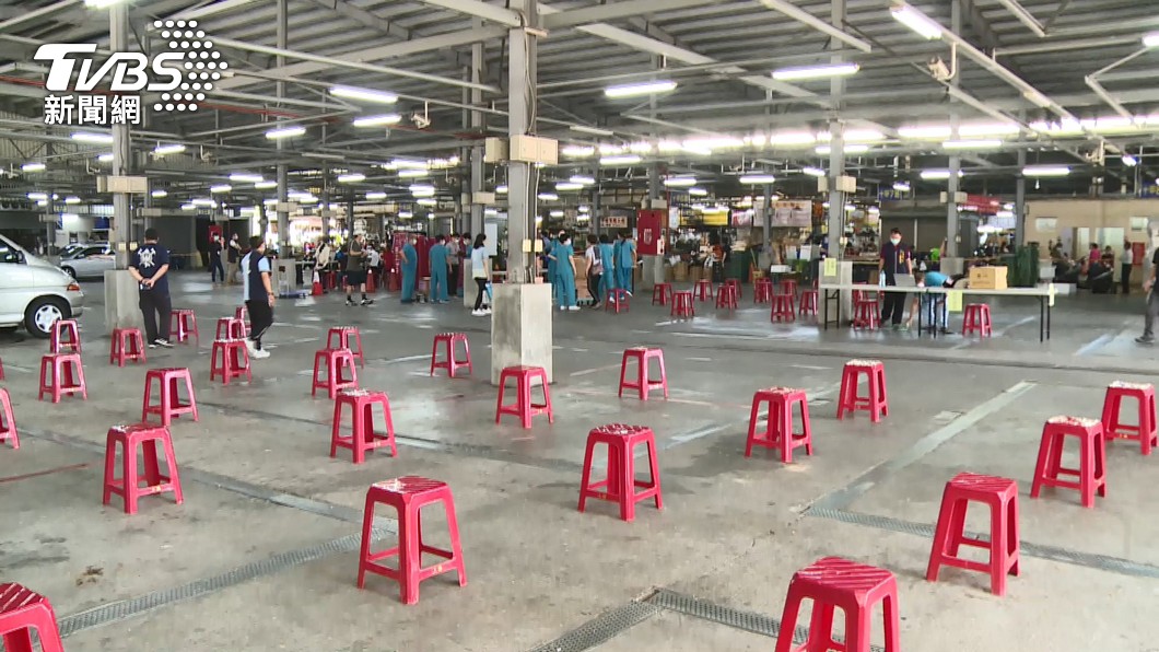 台中東區十甲旺市場2人確診 市府展開快篩清消