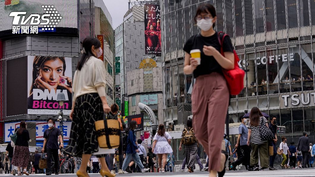 東京街上人流倍增。(圖/達志影像美聯社)