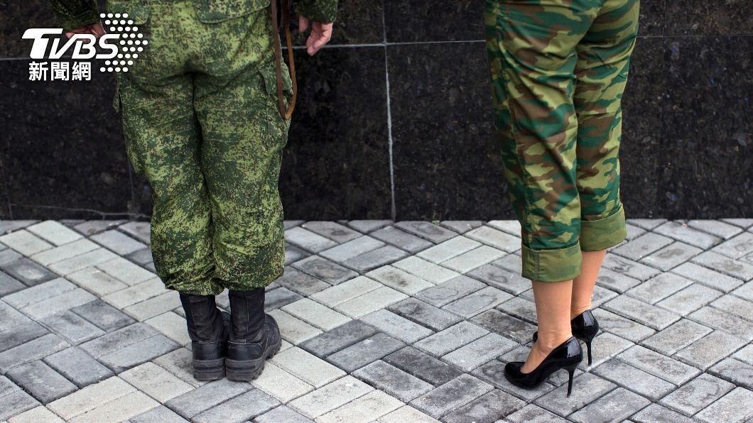 烏克蘭軍方要女兵穿高跟鞋閱兵 挨批性別歧視、厭女症