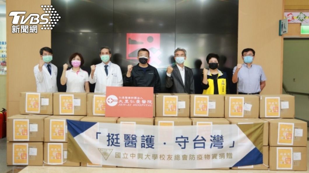 興大校友「挺醫護、守台灣」 捐贈千件防護衣
