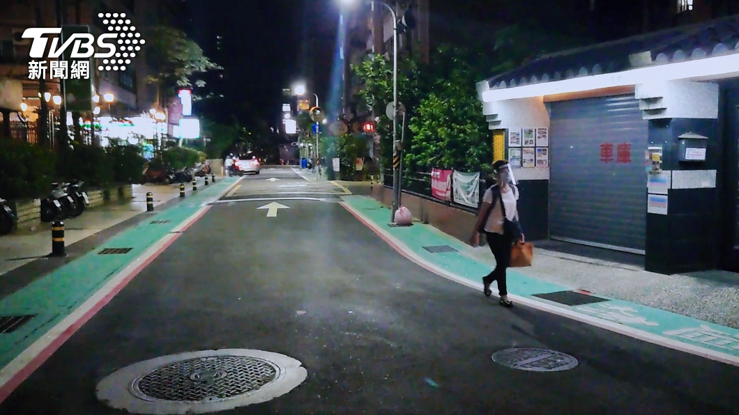 永春市場攤商大約180多位都能夠篩檢,到了深夜人煙相當稀少。(圖/TVBS)
