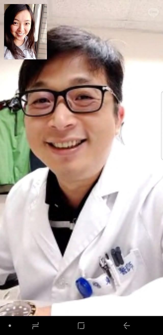 宣宣和老公視訊。(圖/翻攝自陳伶宣臉書)