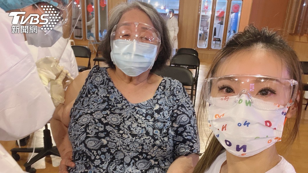 帶80歲阿嬤打莫德納 豬哥亮愛女曝「這舉動」被阻止