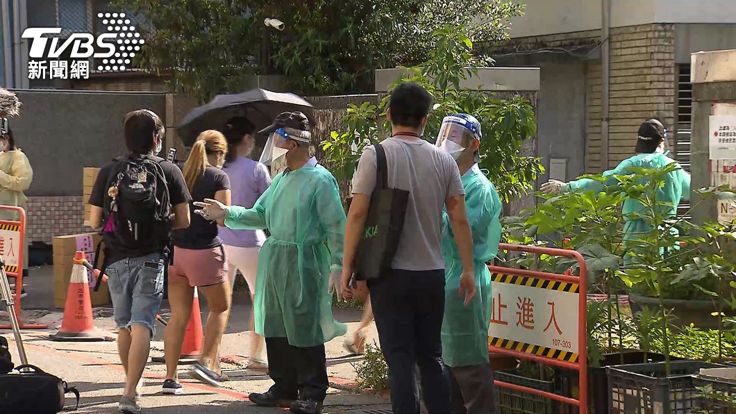 北市一家9口確診 柯文哲:微解封可一天一天放寬