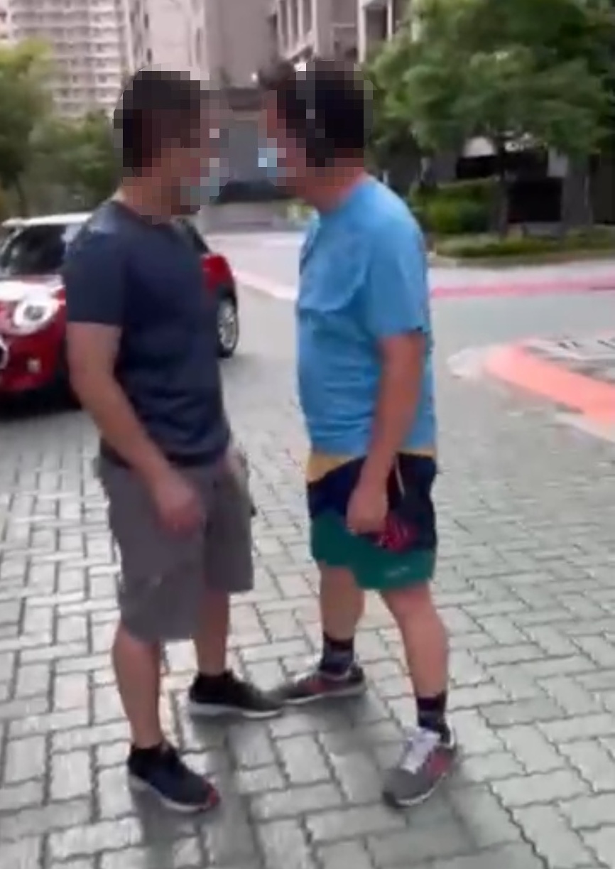 兩住戶發生衝突。(圖/當事人提供)