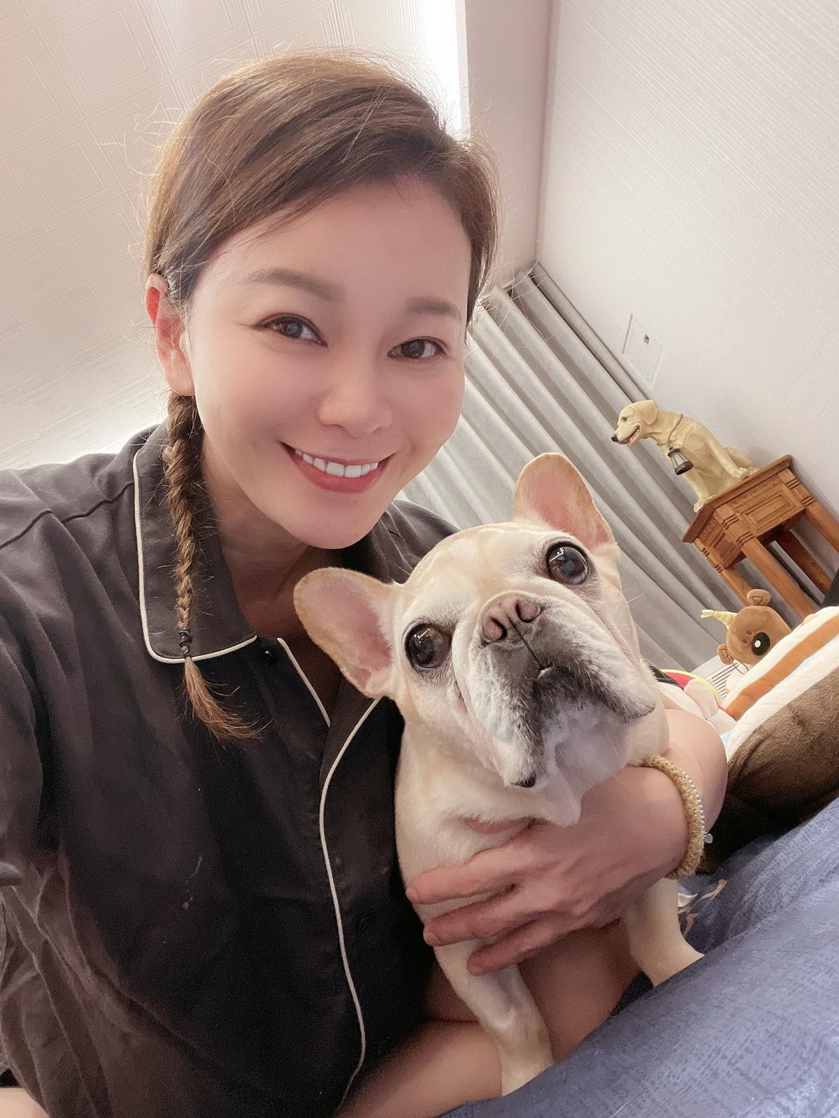 謝宜君坦言「豬豬」就像一家人。(圖/豪記唱片提供)