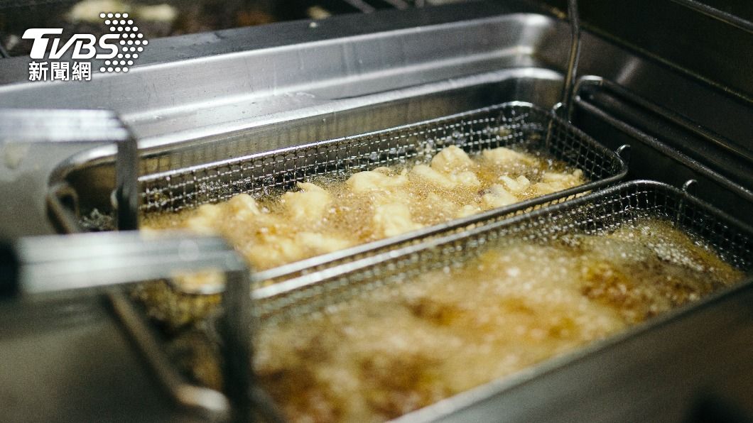 油炸食品含有高飽和脂肪,最好少吃為妙。(示意圖/shutterstock達志影像)