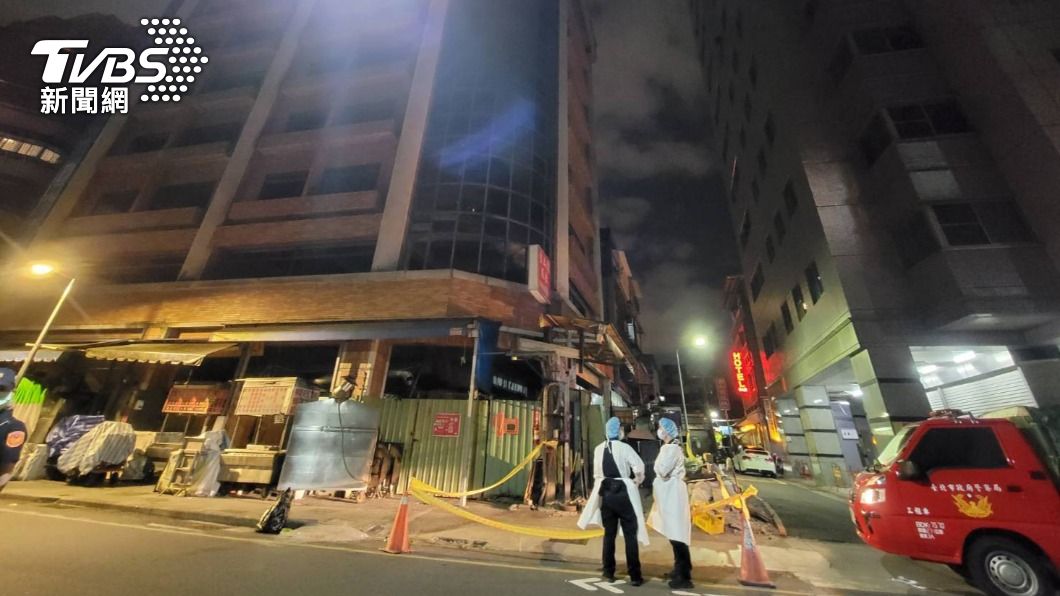 萬華大樓驚現「腫脹泡水男屍」 警方緊急封鎖現場