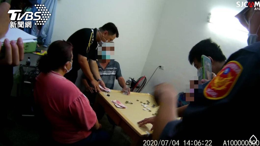 不甩防疫又不聽神明勸　婦聚賭被逮突「起乩」自稱受懲罰