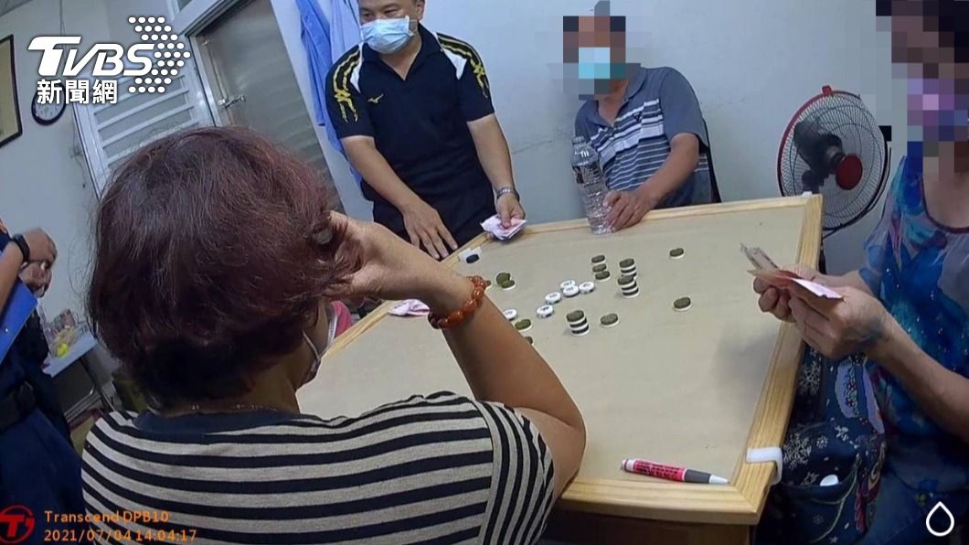 在場5人皆為非同住家人。(圖/TVBS)