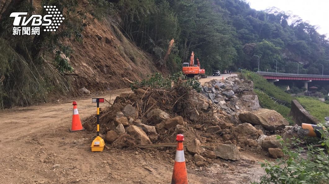 苗62線土石坍塌搶通不易 開放便道通行