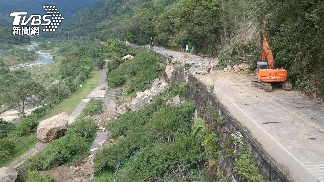 縣府工務處開放下方河床便道。（圖／中央社）