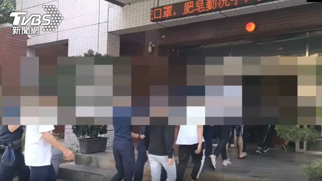 警方查獲8名犯嫌。(圖/TVBS)